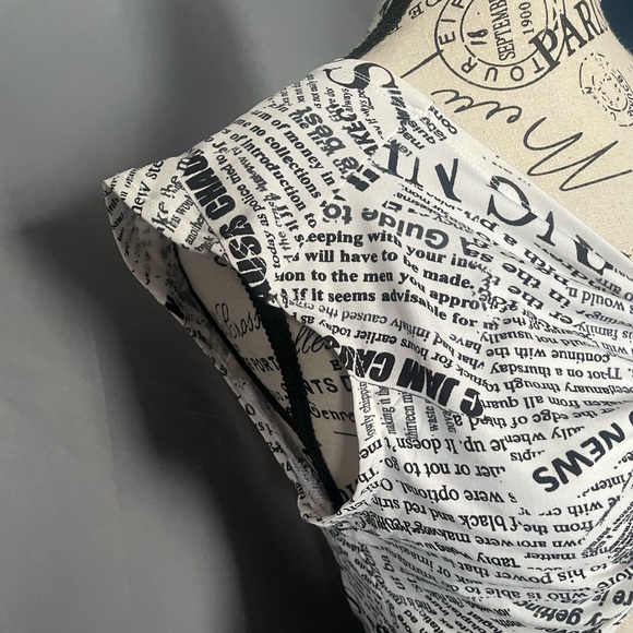 Retro Newspaper Print Short Sleeve Women’s Size XL | Almost Famous - Picture 3 of 5